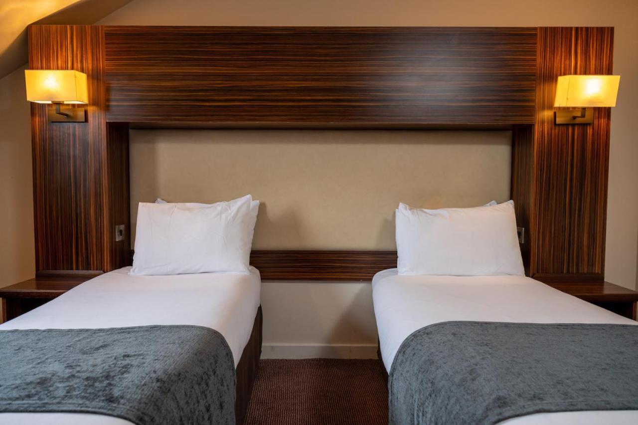 The Fernhurst By Greene King Affittacamere 3*